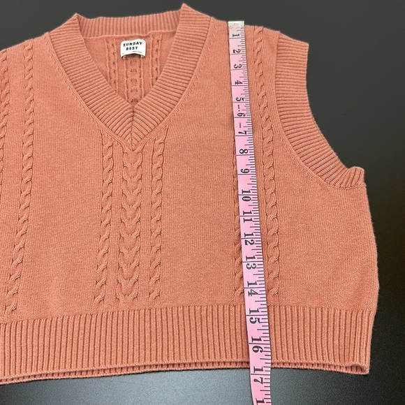 Aritzia Sunday Best Wool Blend V Neck Crop Vest Medium Soft Comfy Cable Knit - Picture 8 of 9